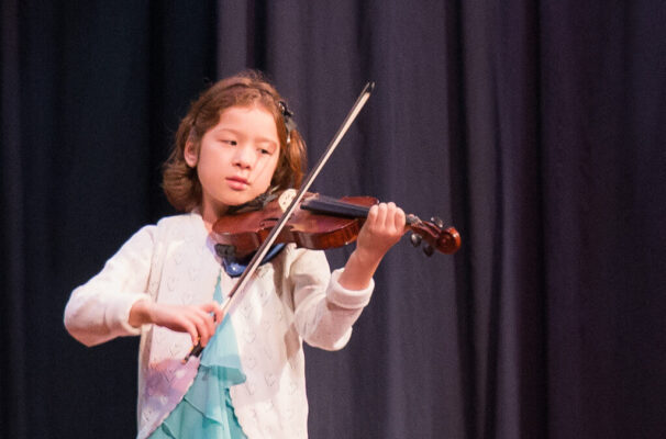 Concert-award_girl
